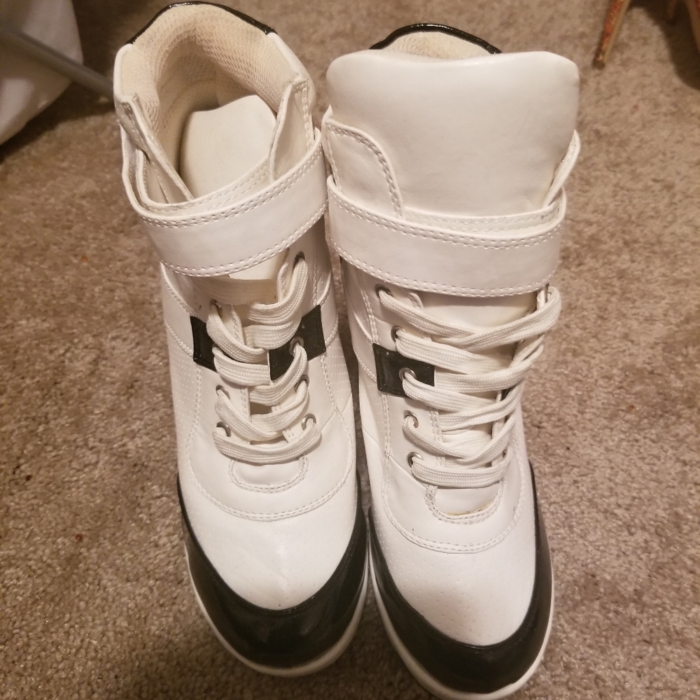 Black and white wedge sneaker